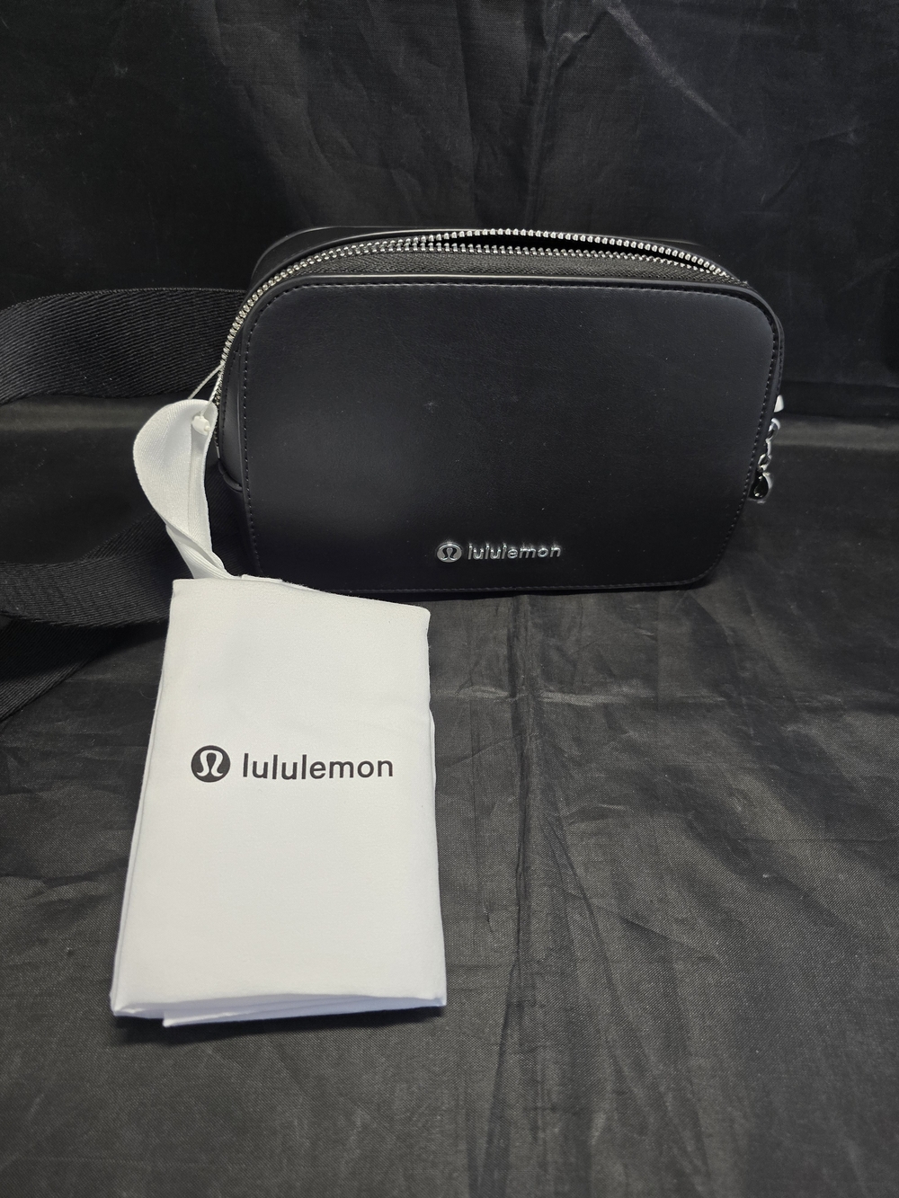 Lululemon Everywhere Belt Bag Cactus Leather Alternative 1L Black/silver Hardwar